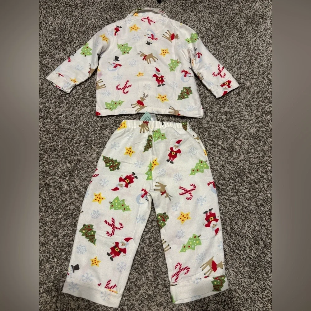 Pottery Barn Kids Santa and Snowflake Pajama Set Size 3T